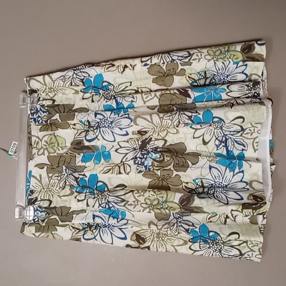 CJ Banks Flowered Skirt w Lining Size 16W - Picture 1 of 7